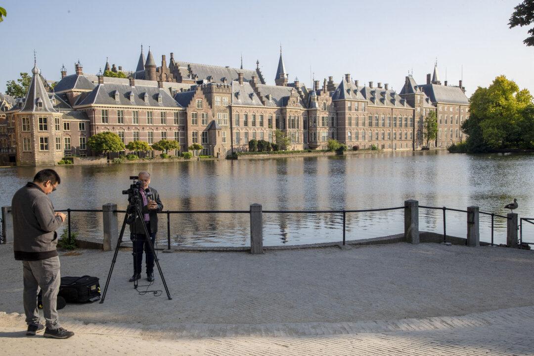 Dutch PM Raises ASML Export Ban in Talks With Visiting Chinese Vice Premier