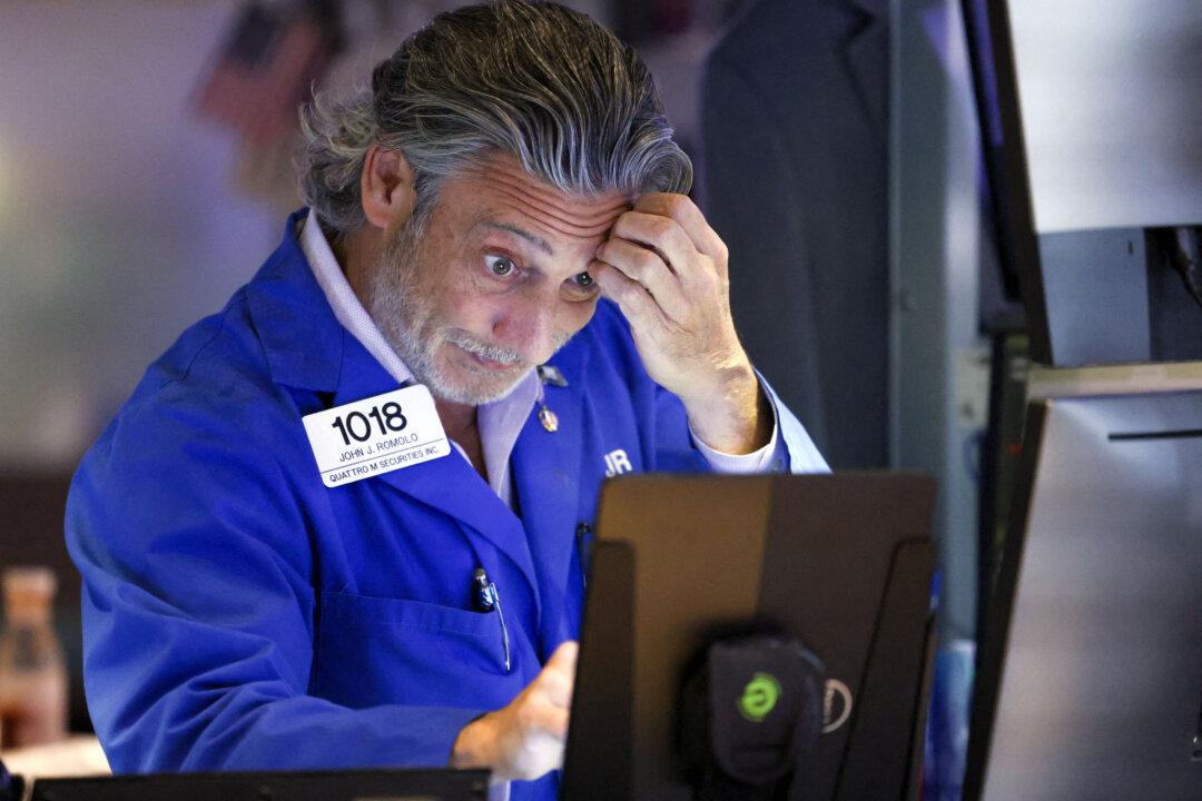 Nasdaq Falls 3 Percent as China’s DeepSeek AI Ignites Market Rout