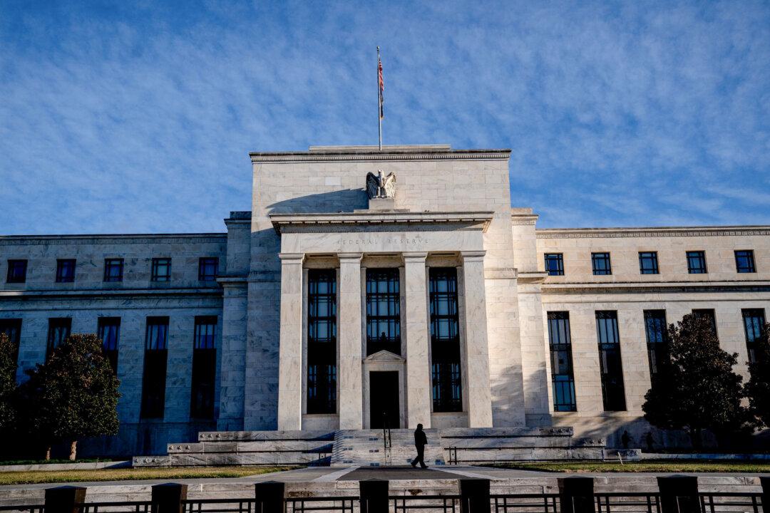 Fed’s Kugler: No Rate Cuts in Sight as Inflation, Tariffs Fuel Uncertainty