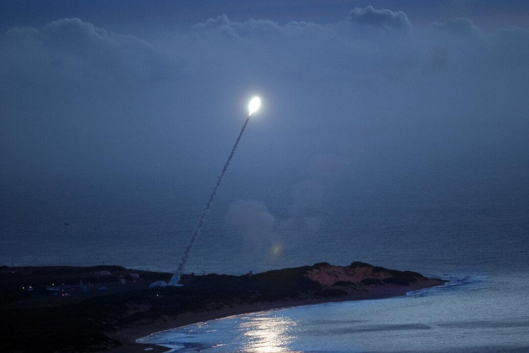 Trump Signs Executive Order Creating ‘Iron Dome’ for America