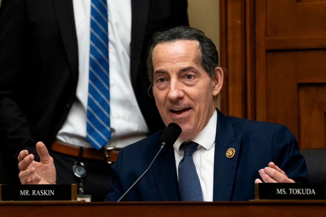 Democratic Lawmakers Seek Answers on DOJ Firings