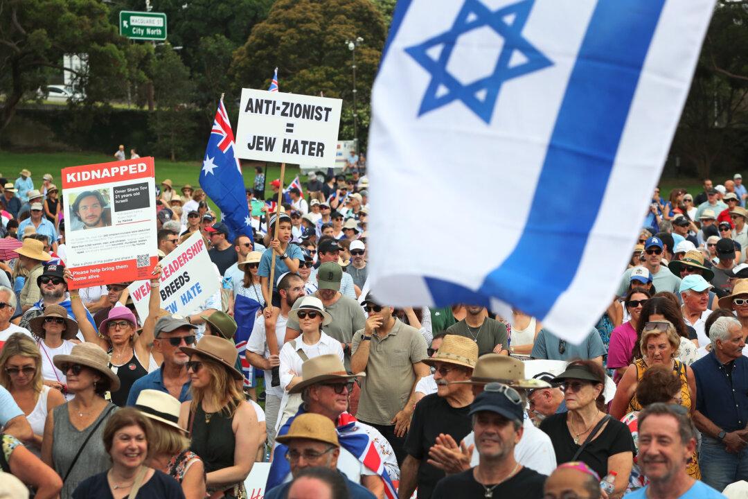 German National Arrested for Allegedly Helping Anti-Semitic Bomb Scare Suspect Escape