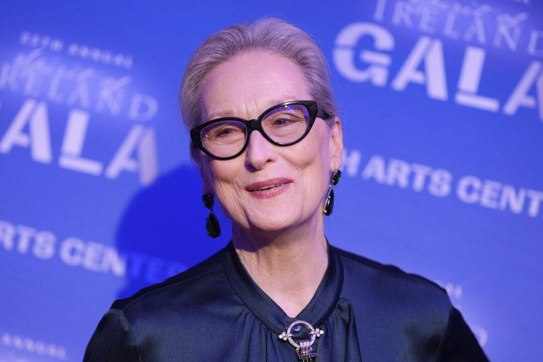 Meryl Streep Cut ‘Car Sized Hole’ in Her Home’s Fence to Escape LA Wildfires