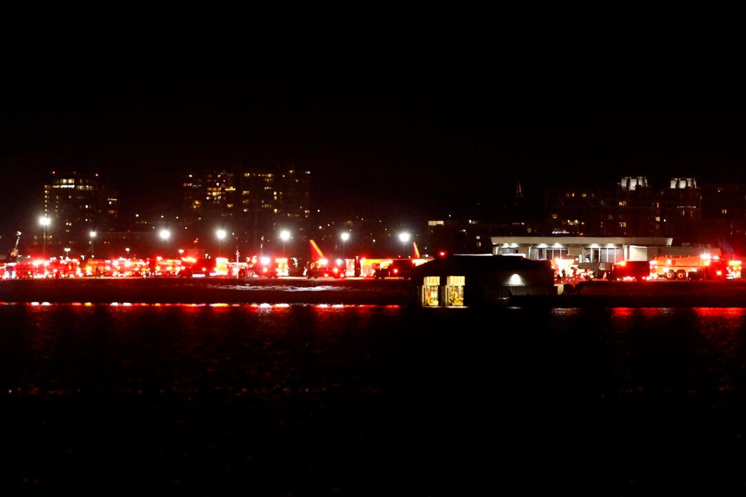 American Airlines CEO Says It’s Unclear Why Helicopter Came Into Path of Plane Before Midair Collision