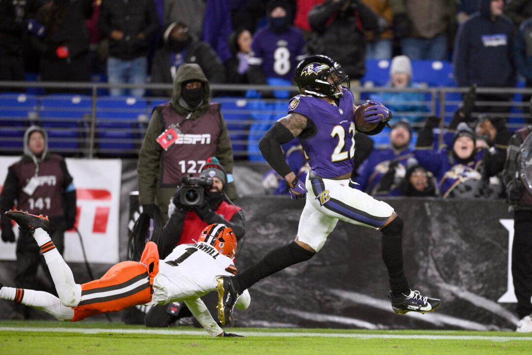 Ravens Wrap up the AFC North With a 35–10 Rout of Cleveland; Jackson Surpasses 4,000 Yards Passing