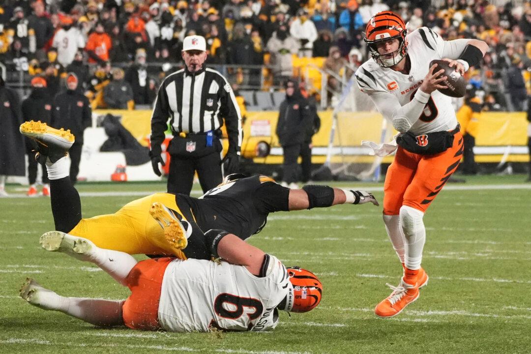 Joe Burrow and the Cincinnati Bengals Keep Their Playoff Hopes Alive by Edging the Steelers 19–17