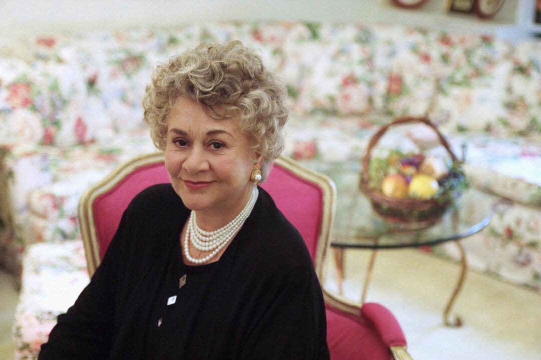 Tony Award-Winning British Actor Joan Plowright, Widow of Laurence Olivier, Dies at 95