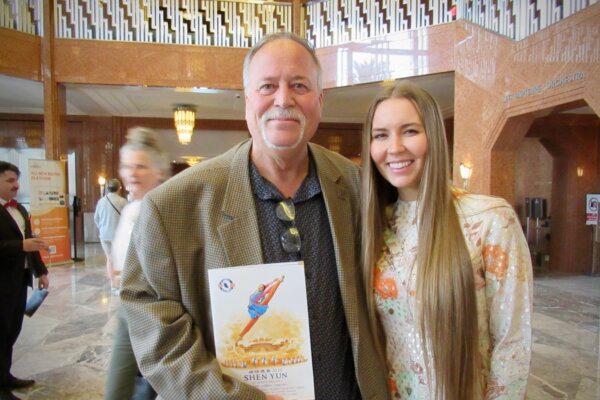 Doug Bean and Jessica Olsen enjoy Shen Yun Performing Arts at The Smith Center for the Performing Arts in Las Vegas, Nev., on Feb. 28, 2025. (Linda Jiang/The Epoch Times)