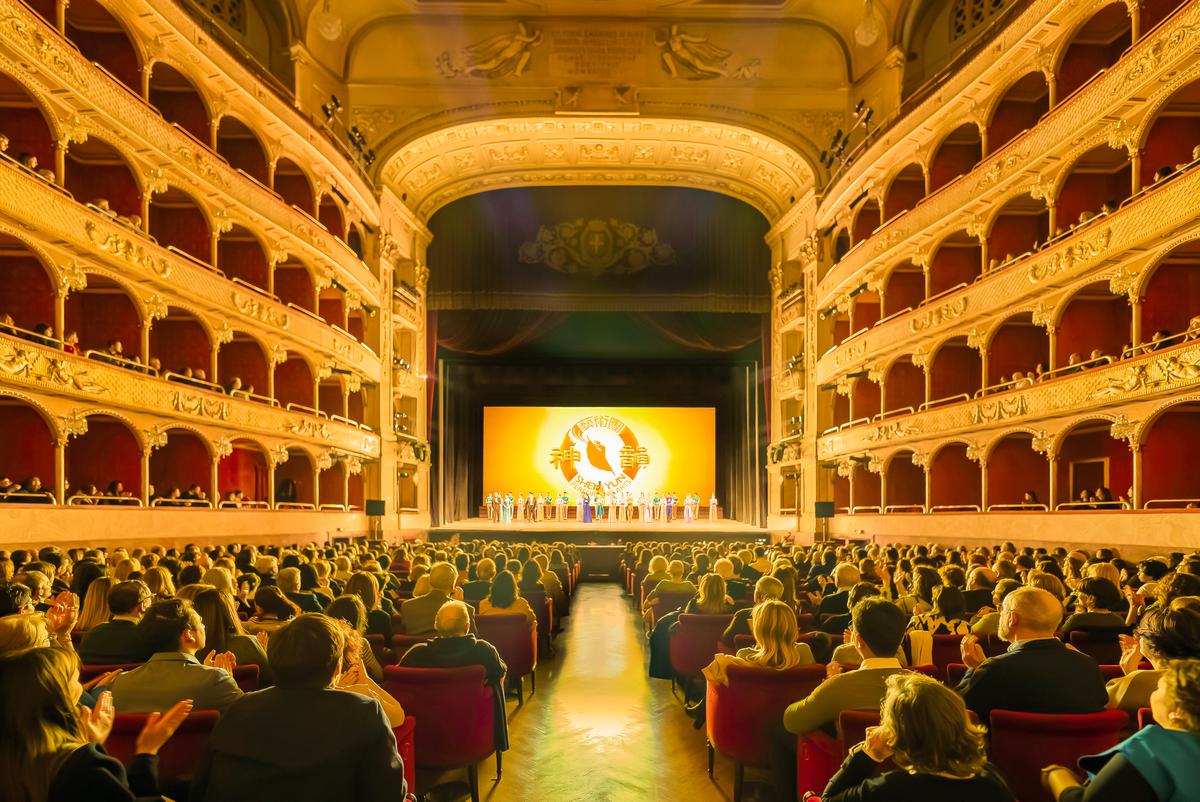 Rome Welcomes Shen Yun With Gift, Thunderous Applause, After Long-Awaited Return