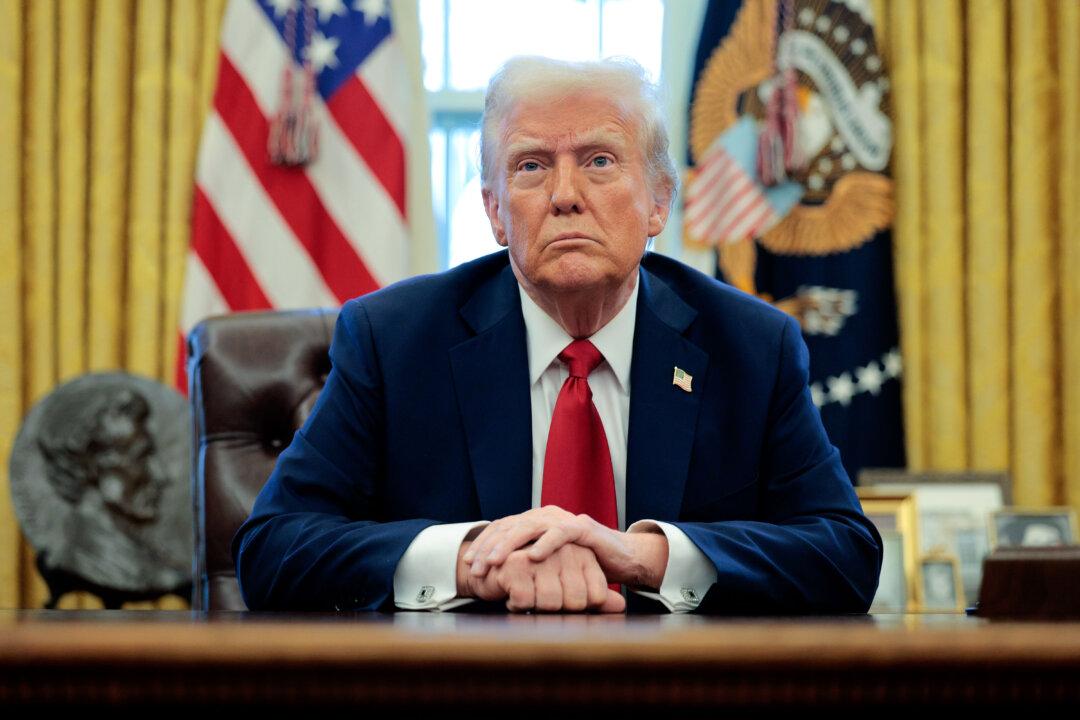 Trump Signs Orders to Impose Tariffs on Canada, Mexico, China