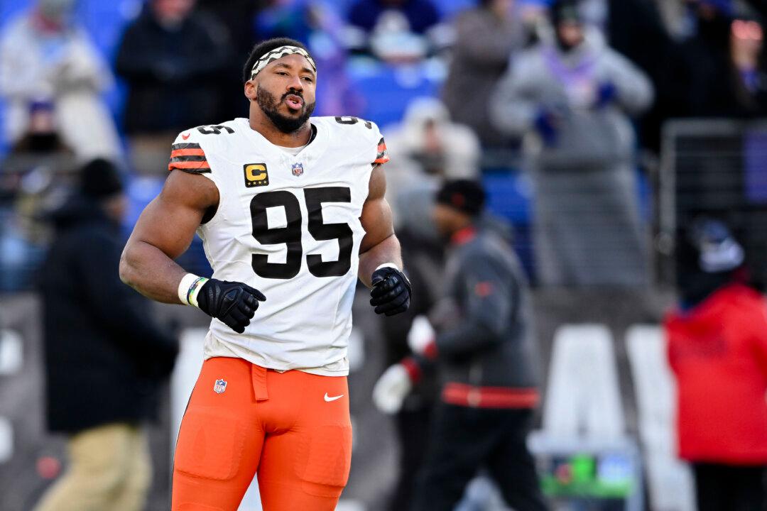 Browns’ All-Pro Defensive End Asks to Be Traded