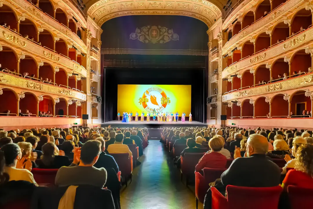 Italian Senator Urges Opera House to Host Shen Yun