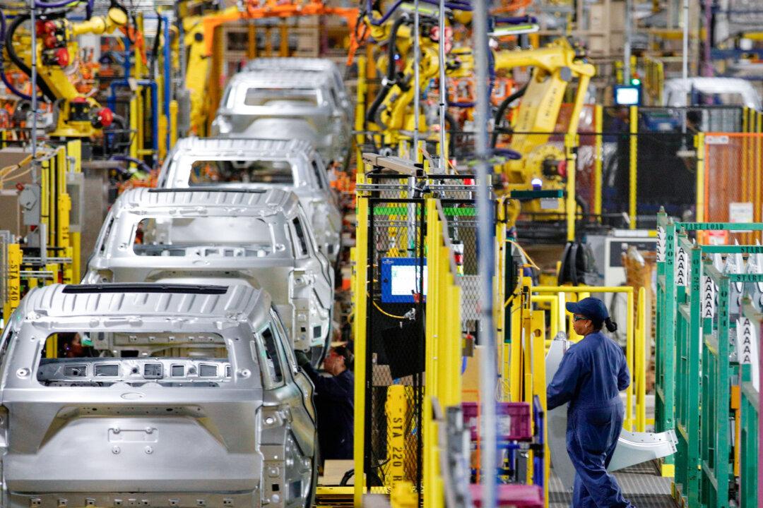 Trump Signals Auto, Chip, Pharmaceutical Tariffs May Sit Around 25 Percent