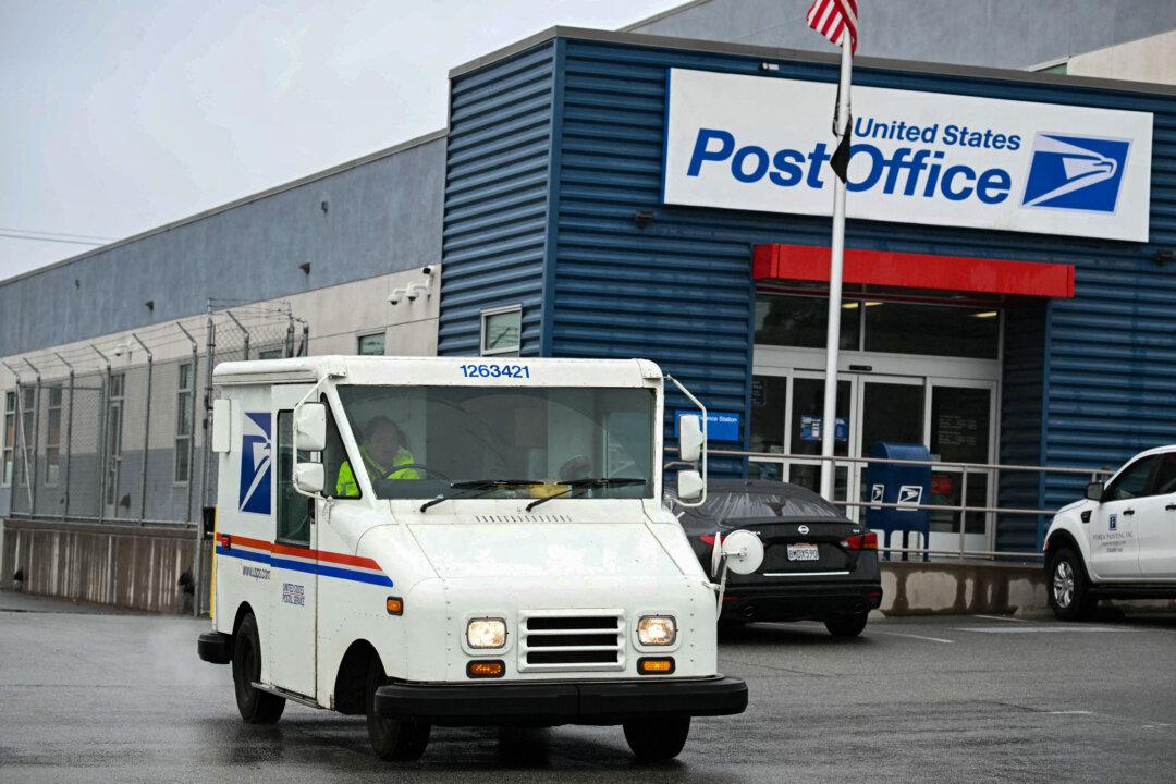 USPS Agrees to Work With DOGE, Plans to Cut 10,000 Workers