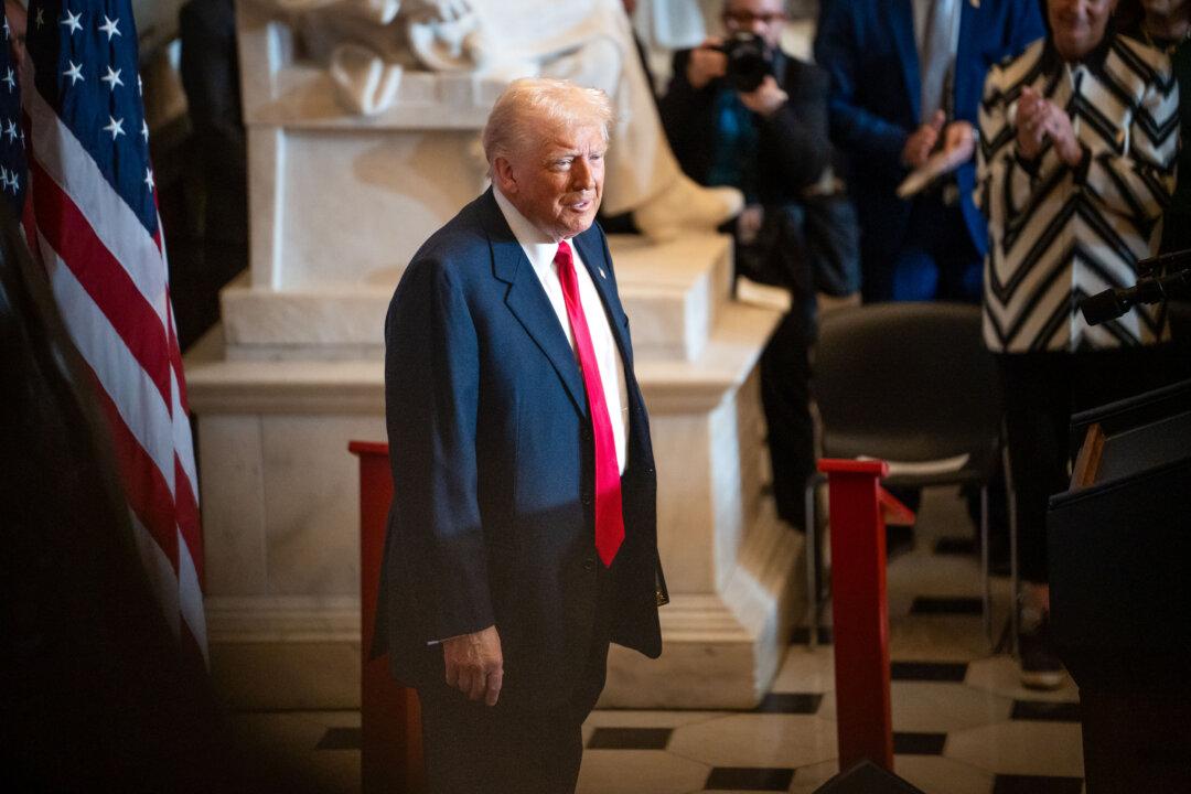 Trump at National Prayer Breakfast: ‘Let’s Bring God Back Into Our Lives’