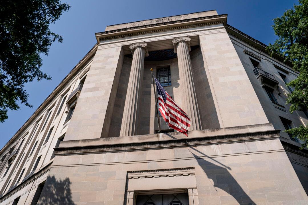 Appeals Court Vacates Block on Iowa Law Criminalizing Reentry by Illegal Immigrants