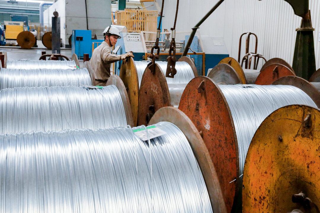 Trump Says He'll Impose 25 Percent Tariffs on Steel and Aluminum on Monday