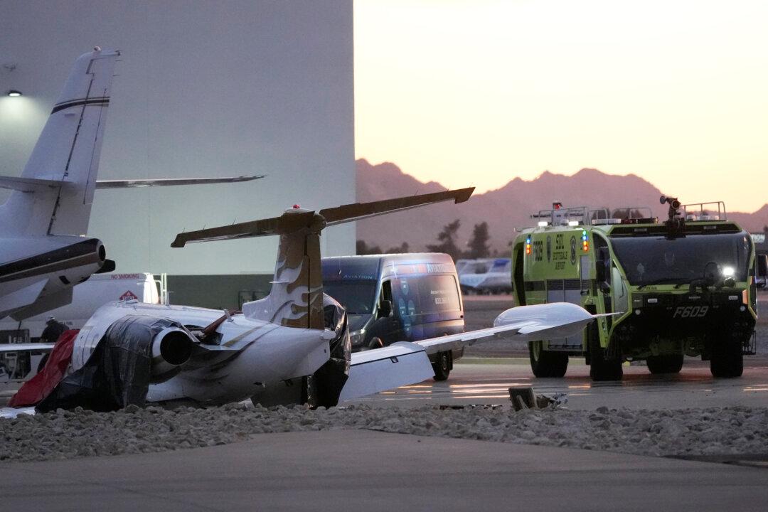 Jet Owned by Mötley Crüe Singer Vince Neil Collides With Plane at Scottsdale Airport, Killing 1