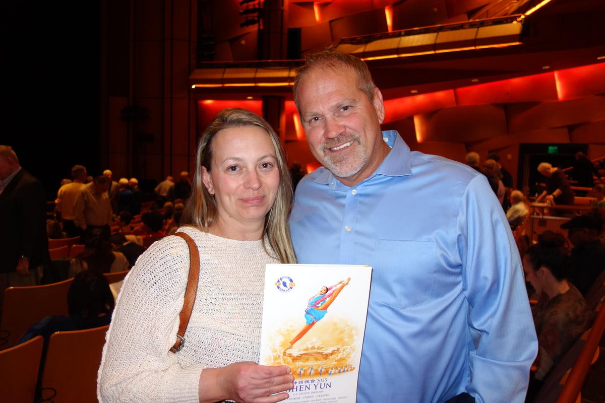 Shen Yun Transports Audience With ‘Unbelievable’ Stagecraft