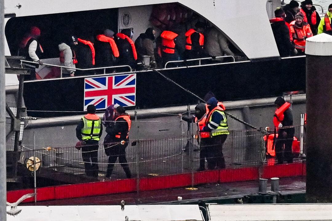 UK Government Toughens Rules on Citizenship for Illegal Immigrants