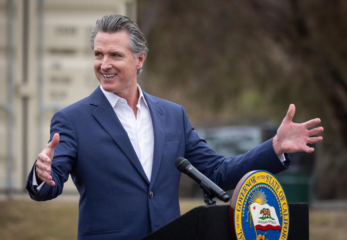 California Governor Orders Return to Office, Recruits Former Federal Workers for State Jobs