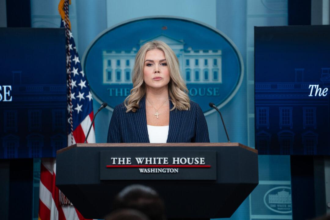 White House Curbs AP Access to Oval Office, Air Force One Amid Gulf of America Naming Dispute