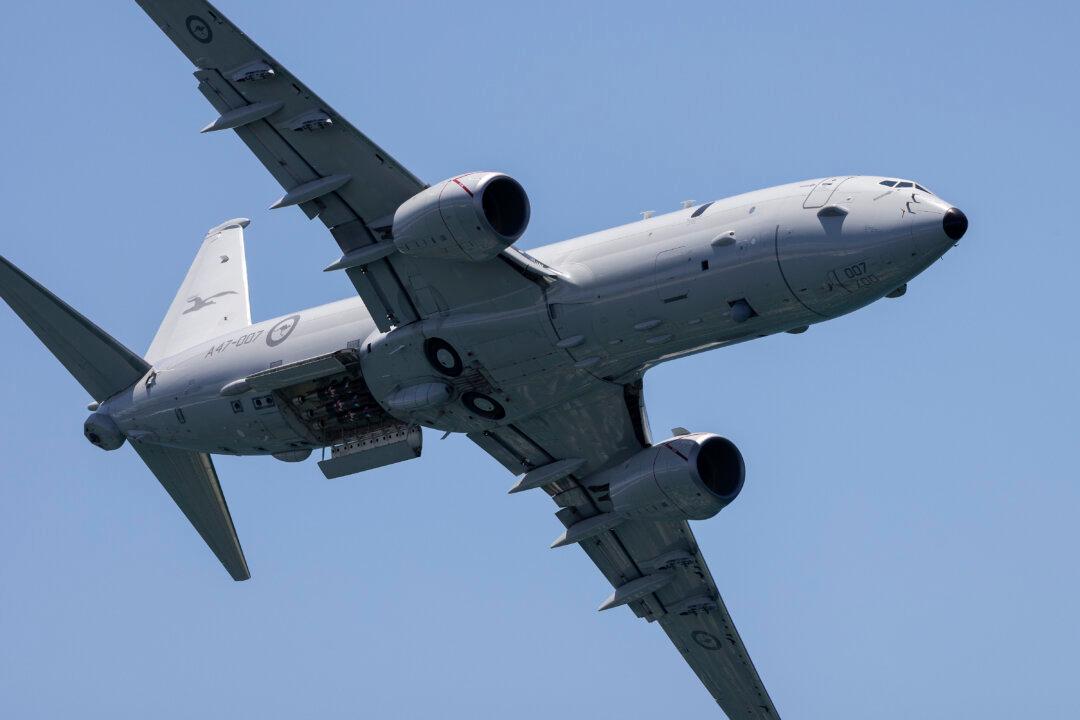 Chinese Jet Fires Flares Near Australian Plane Ahead of Trump-Albanese Meeting