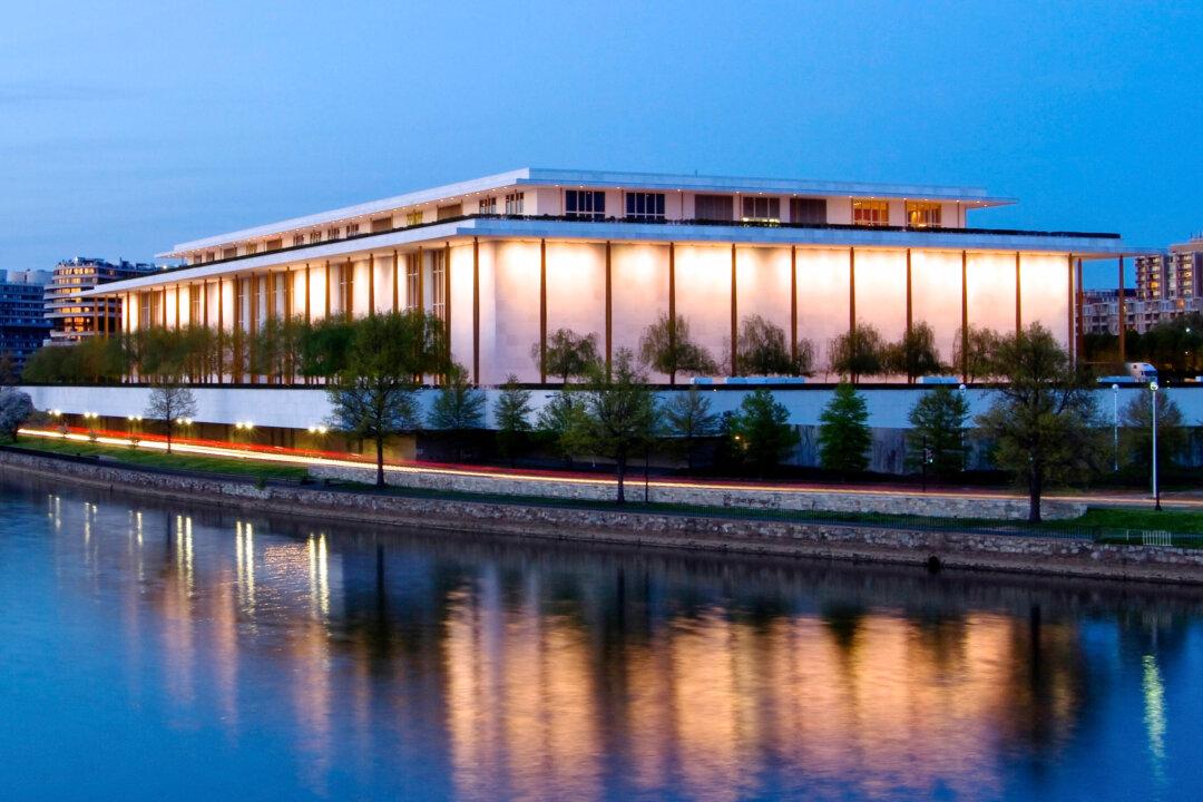 Beijing’s Bomb Threats Against Shen Yun Have Diplomatic Ramifications, Experts Say