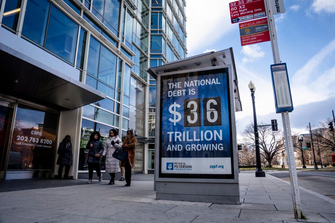 US Budget Deficit Widens to $840 Billion in First 4 Months of Fiscal Year