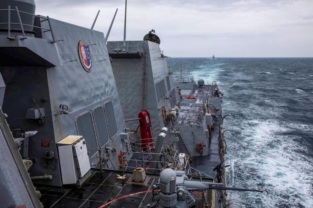 2 US Navy Ships Sail Through Taiwan Strait, 1st Transit Since Trump Inauguration