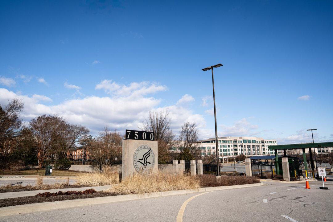 Top Health Officials Placed on Leave as HHS Fires 10,000 Workers