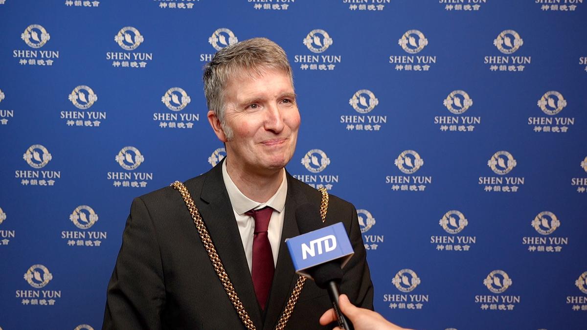 UK Mayor, Mayoress ‘Blown Away’ by Shen Yun, Ask Artists to Come Back