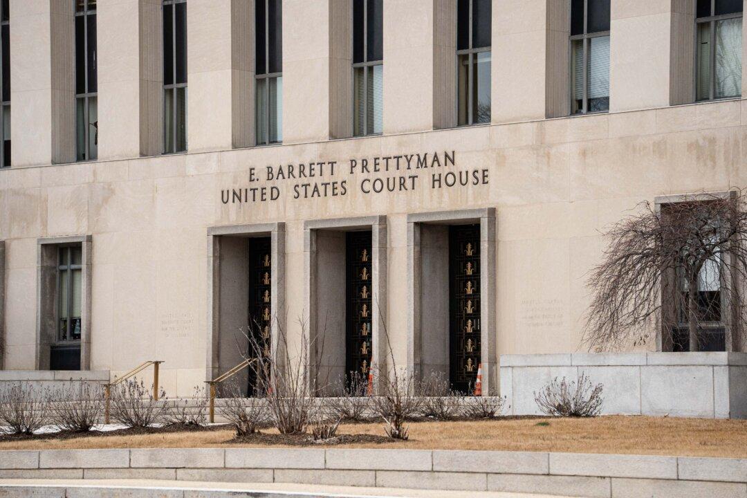 Appeals Court Weighs Trump Admin’s Use of Alien Enemies Act to Deport