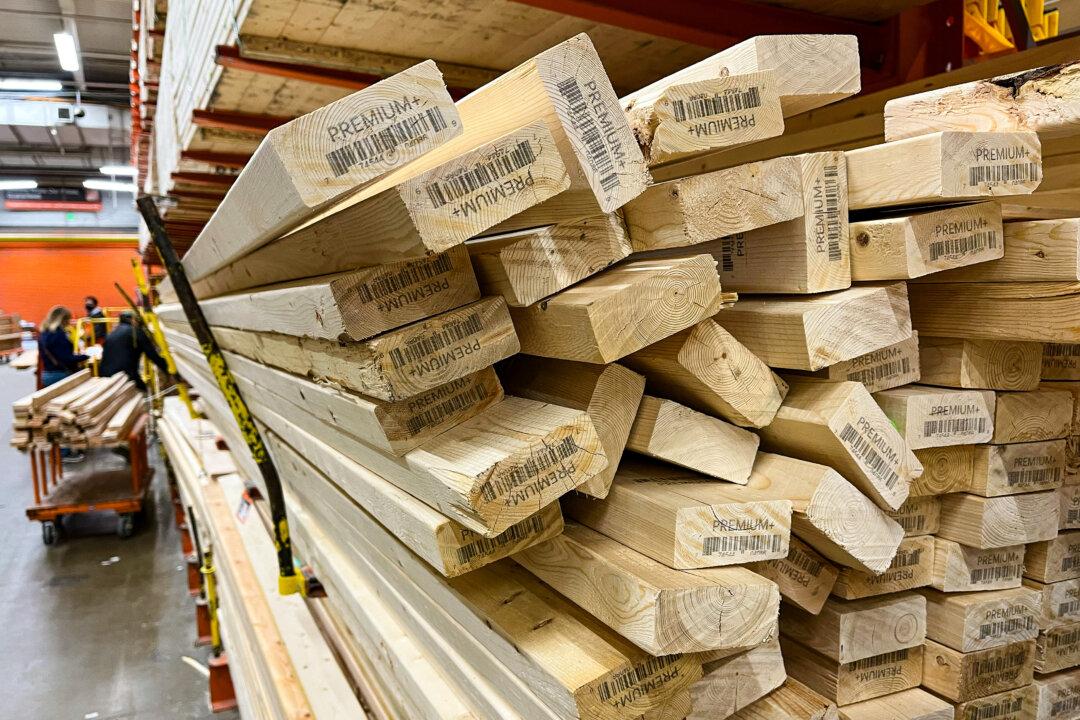 Trump Says He Will Announce New Tariffs, Including on Lumber