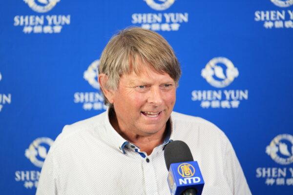 Bill Hammond, councilor for the Upper Hutt City Council, watches Shen Yun performing arts at the Kiri Te Kanawa Theatre, Aotea Centre in Auckland, New Zealand, on Feb. 22, 2025. (NTD)