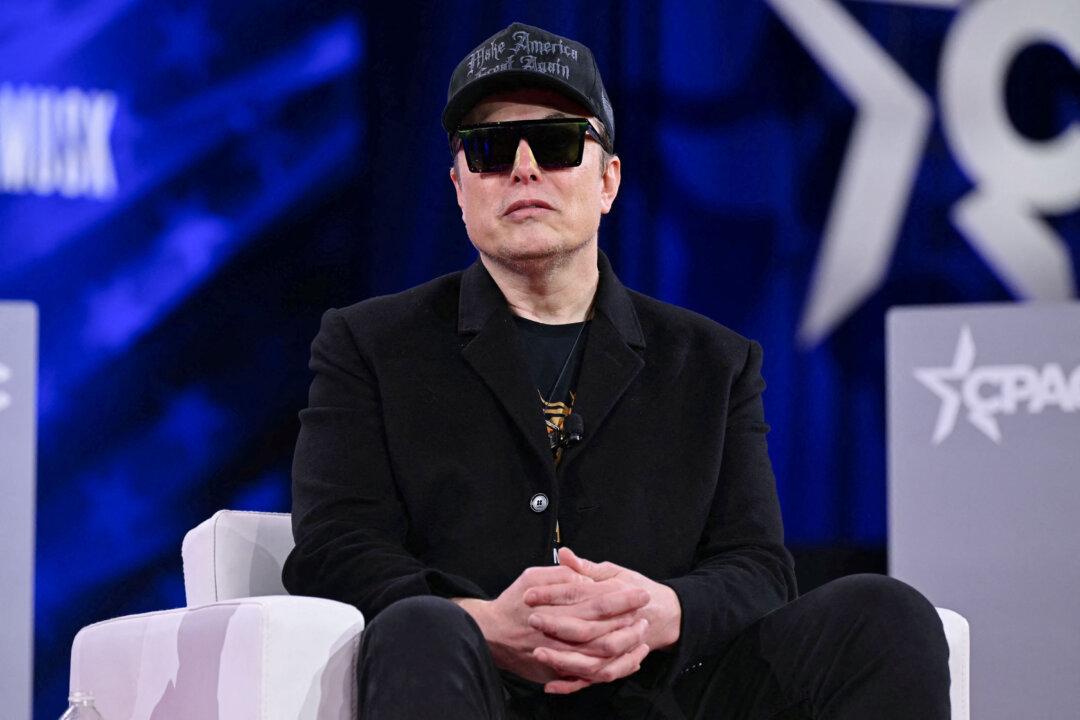 Musk Says Federal Workers Must Report Weekly Accomplishments or Face Termination