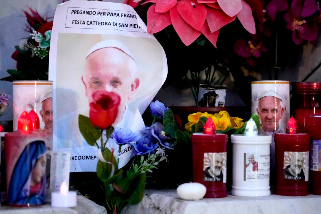 Pope Has Signs of Mild Kidney Failure, Remains in Critical Condition: Vatican