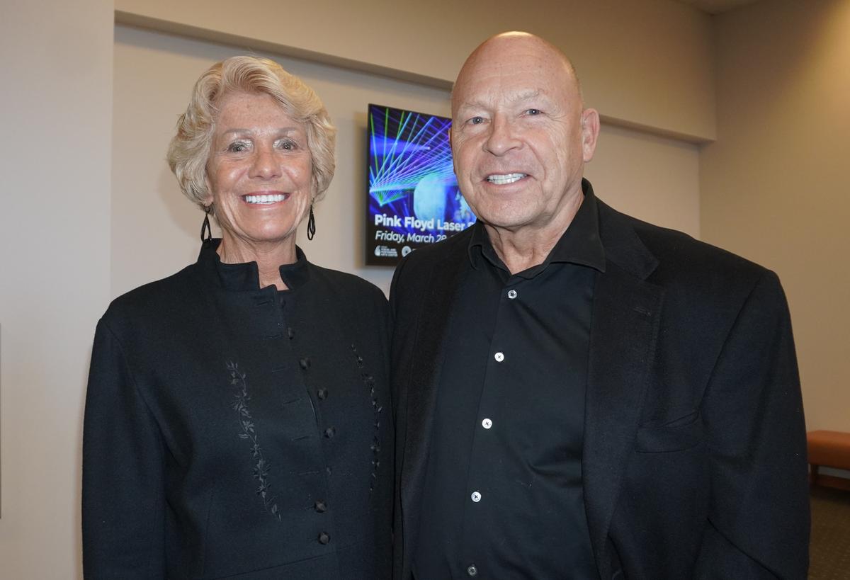 Retired Aviation Instructor Supports Shen Yun’s Message of Freedom