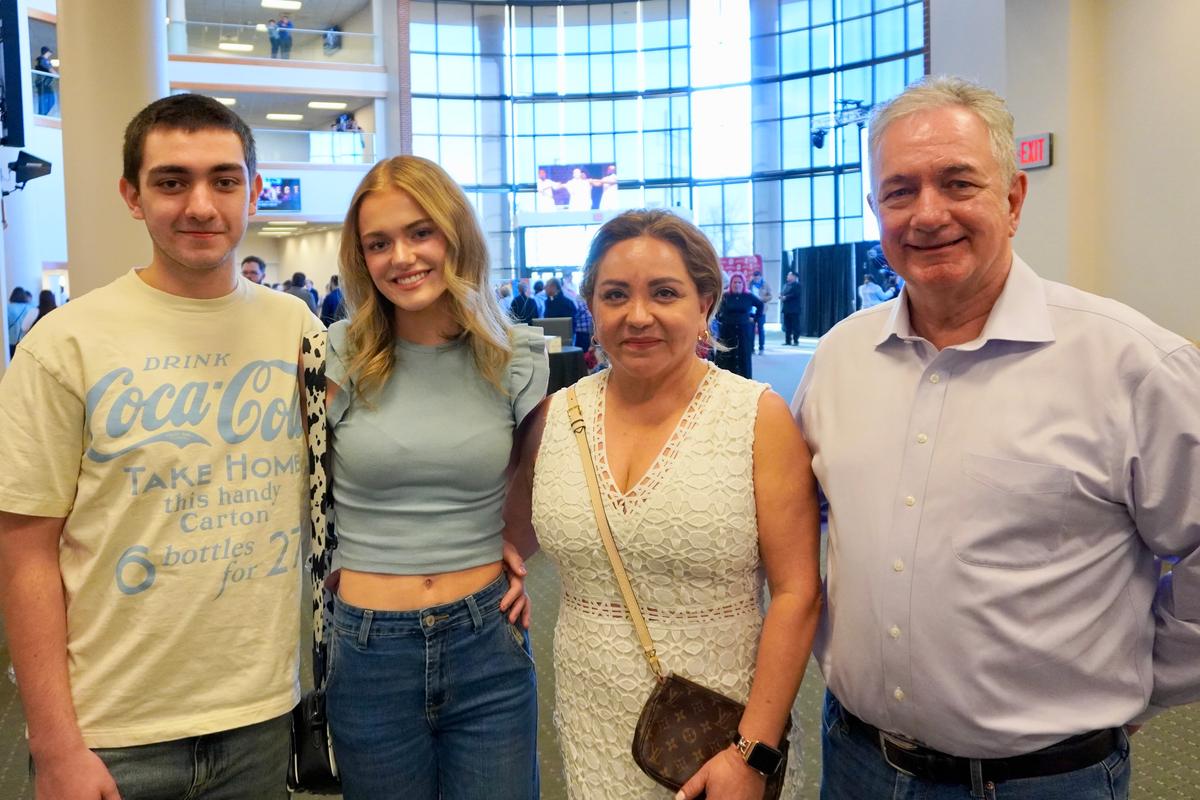 Go and See It, Theatergoers Say of Shen Yun