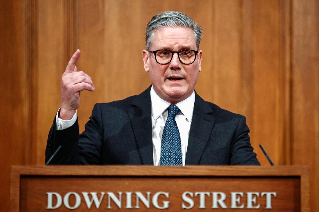 British Prime Minister Heads to Washington for Meeting With Trump