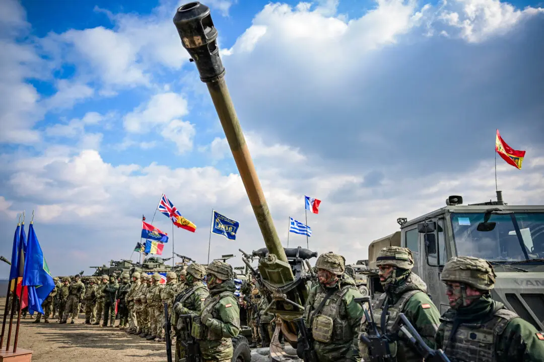 Macron Urges Joint Arms Projects in Europe, Says Go-It-Alone Strategies ‘Absurd’