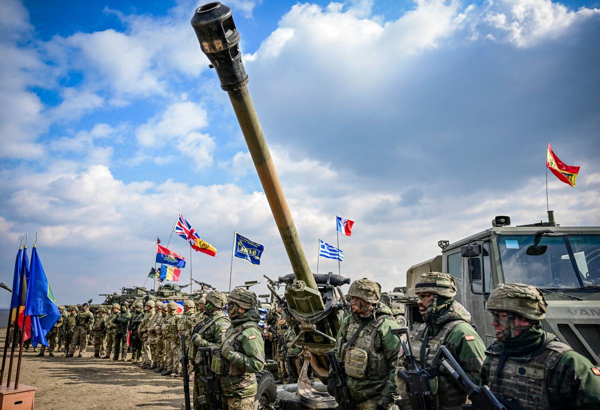 Macron Urges Joint Arms Projects in Europe, Says Go-It-Alone Strategies ‘Absurd’