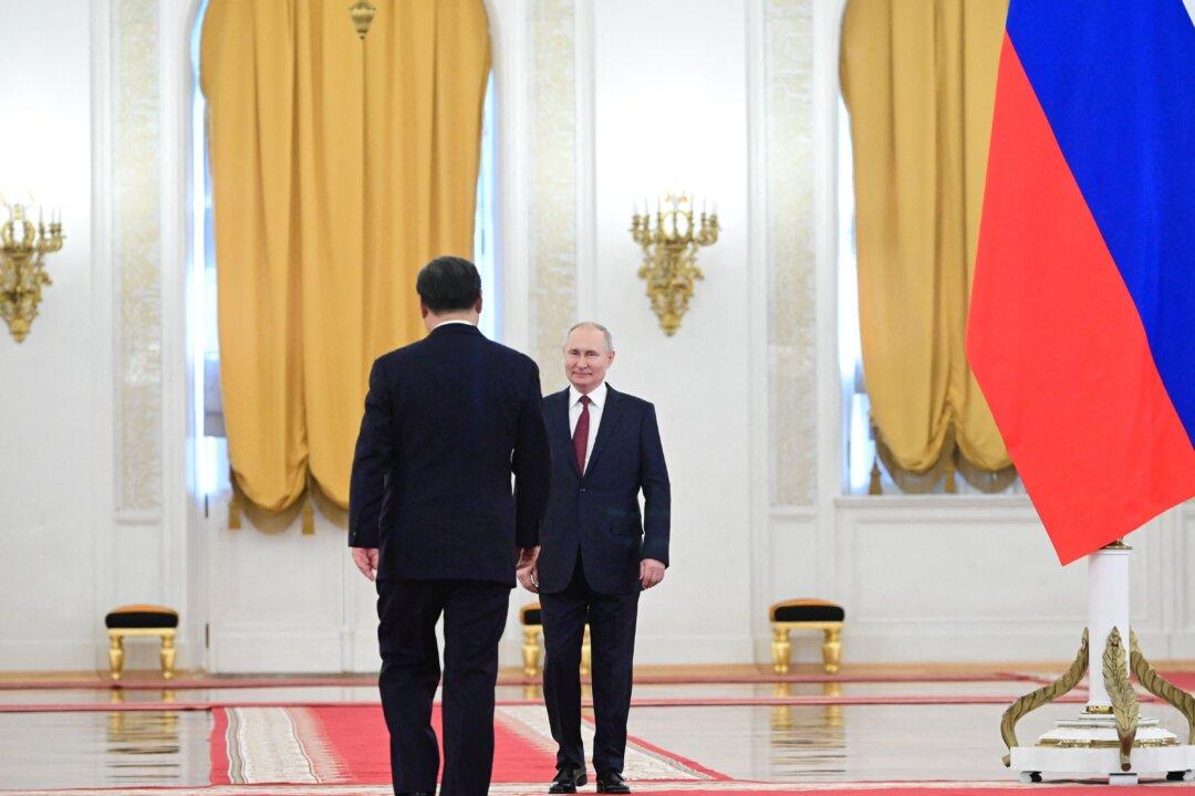 Russia Seeks to Balance Ties With US, China: Official