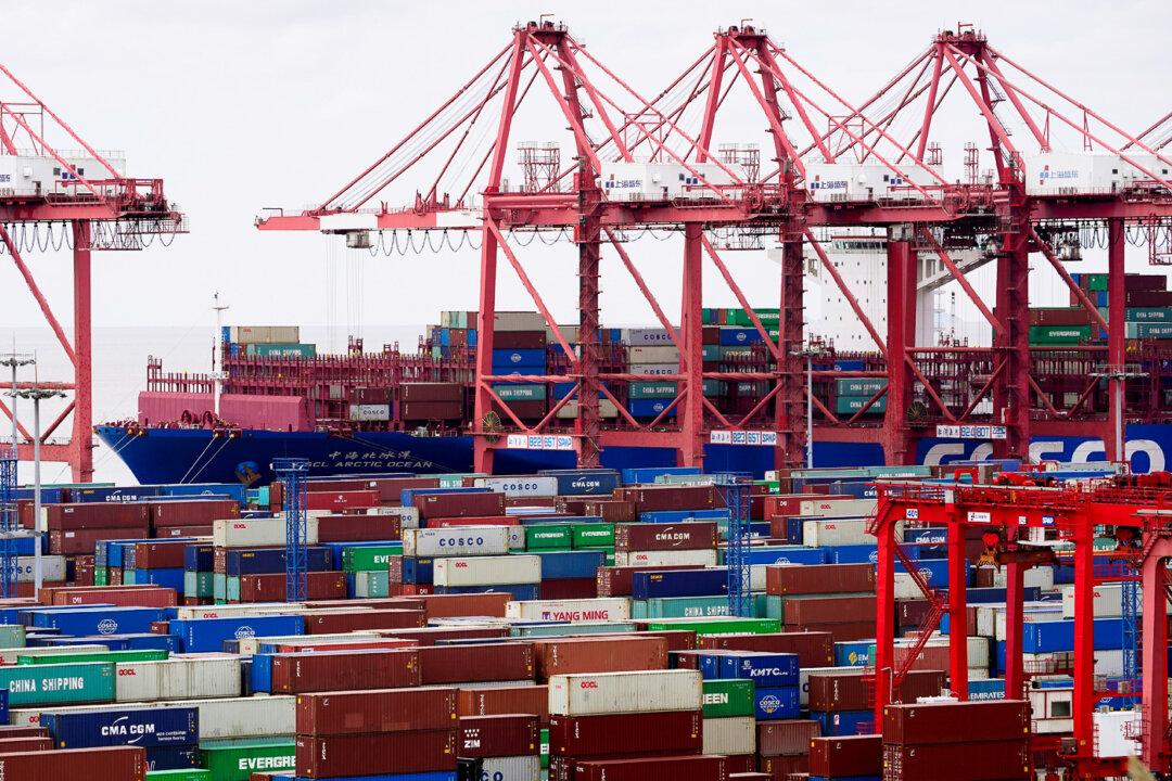 Beijing Woos Foreign Business