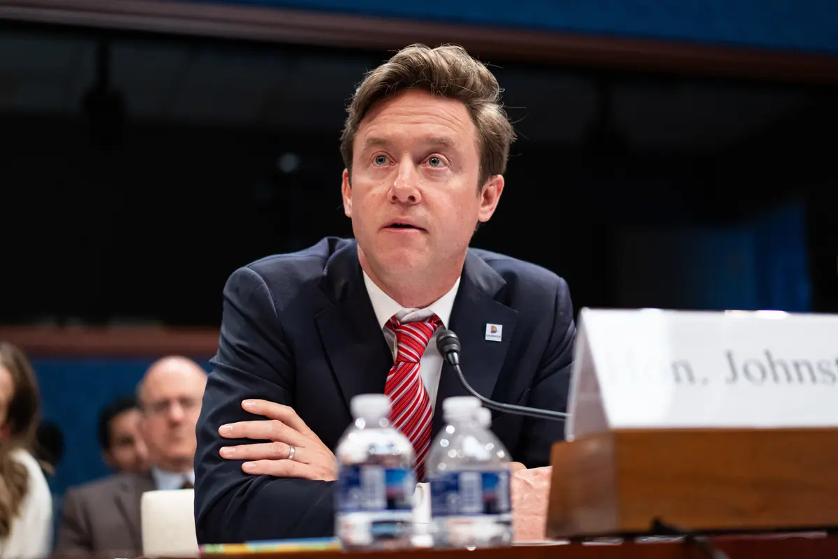 Denver Mayor Signs Order to Ban Federal Immigration Agents From Using City Property