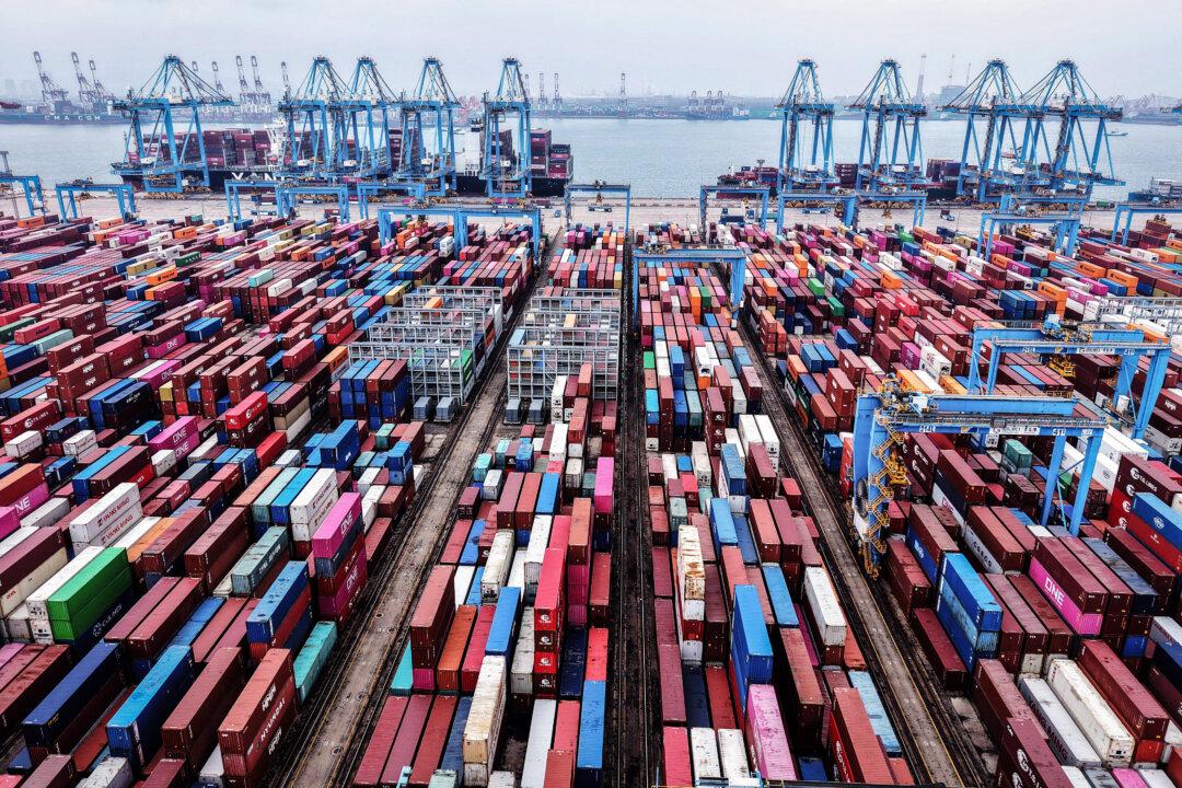 Chinese Tariffs on $3.7 Billion Worth of Canadian Goods Take Effect