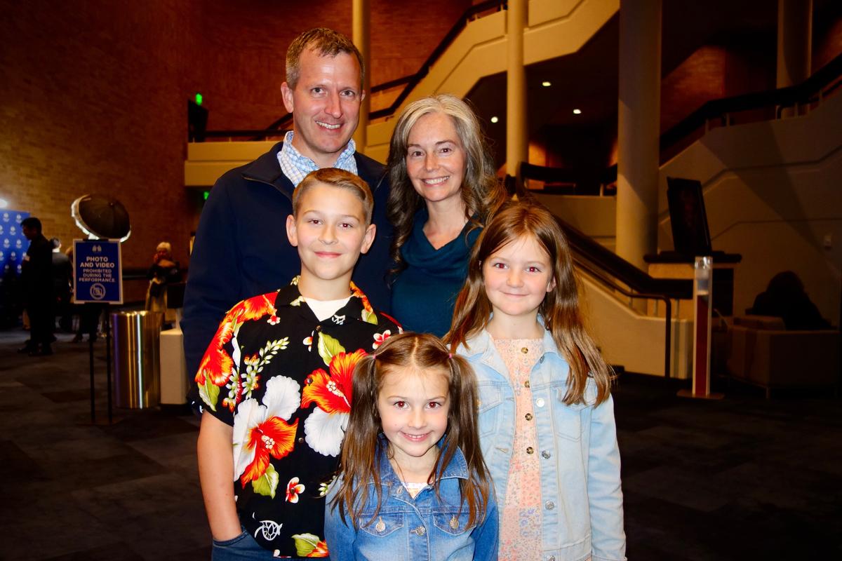 Family See ‘Love and Kindness Prevail Over Darkness’ in Shen Yun