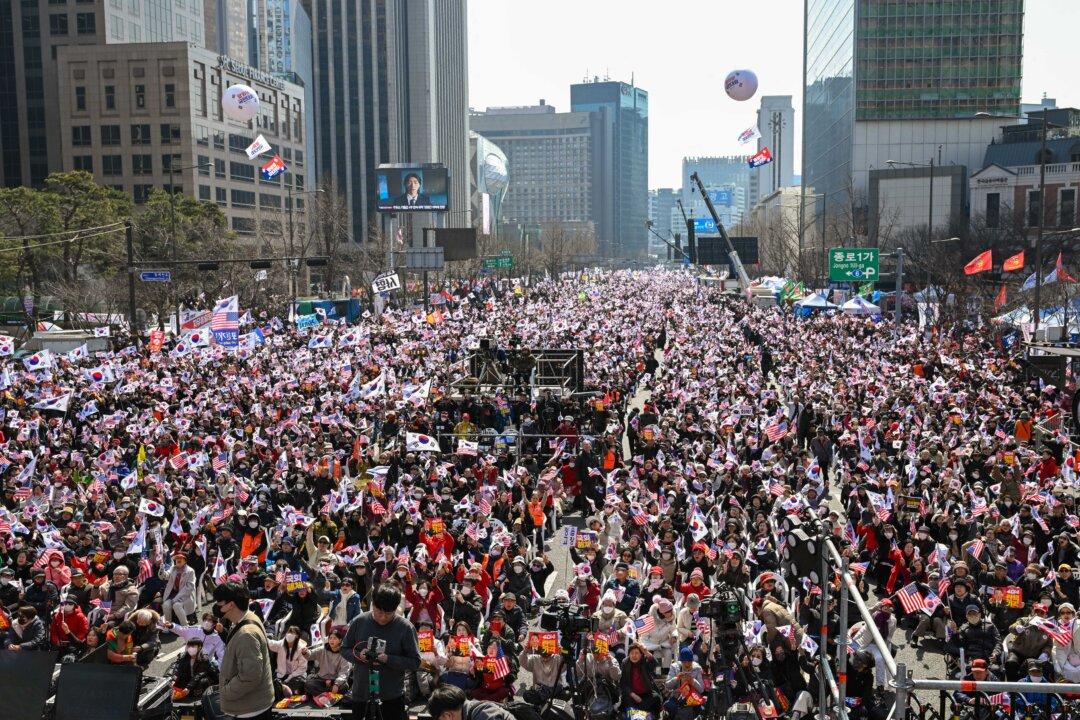 South Korean President Released From Custody, Tens of Thousands Gather to Celebrate, Protest