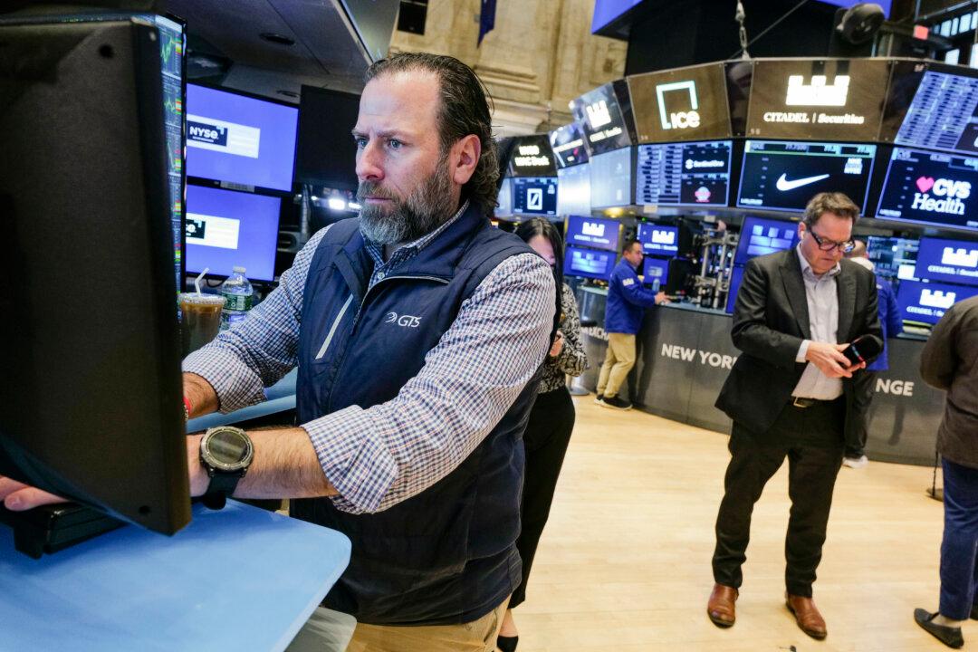 US Stocks Extend Selloff as Trump Raises Tariffs on Canada Metals