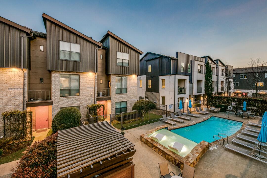 Home Inventory Increases in Florida, Texas as Some Sellers Lower Prices